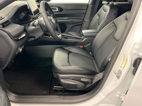 New 2026 Jeep Compass Latitude image 17