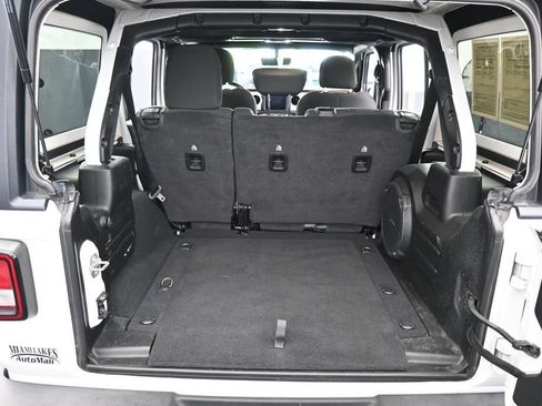 Used 2022 Jeep Wrangler Unlimited Sport AWD/4WD image 39