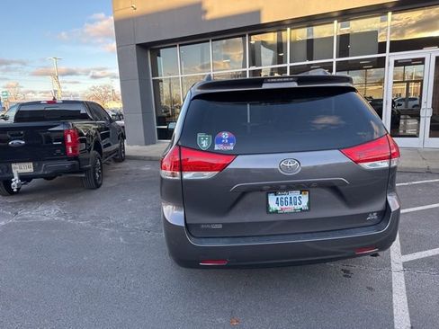 Used 2012 Toyota Sienna LE image 11