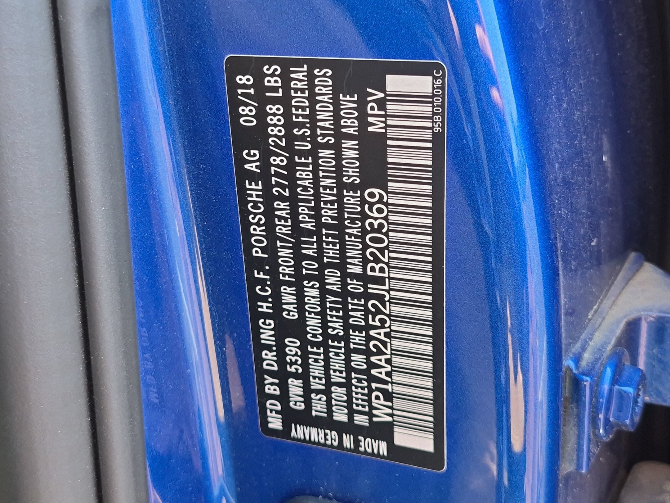 Certified 2018 Porsche Macan AWD/4WD image 22