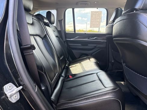 Used 2023 Jeep Grand Cherokee Limited w/ Luxury Tech Group II AWD/4WD image 16