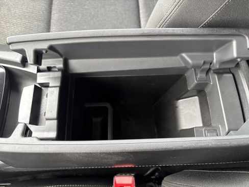 Used 2024 Nissan Rogue SV image 35