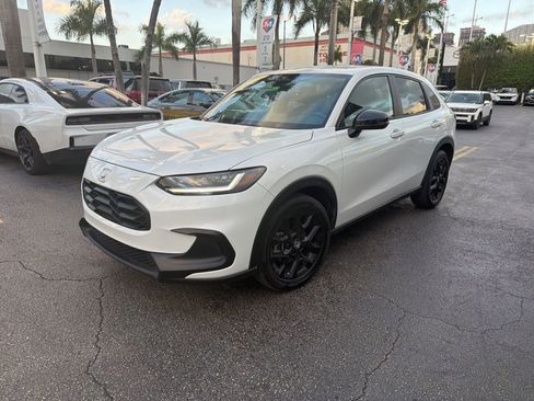 Used 2023 Honda HR-V Sport image 3