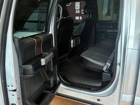 Used 2015 Ford F150 Platinum w/ Equipment Group 701A Luxury image 27