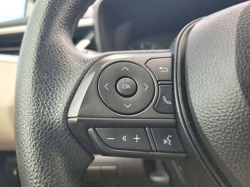 Used 2025 Toyota Corolla LE image 28
