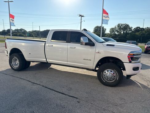 Used 2025 RAM 3500 Laramie AWD/4WD image 2