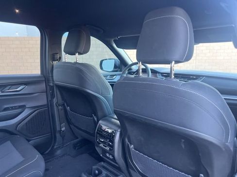 Used 2025 Jeep Grand Cherokee L Laredo image 19