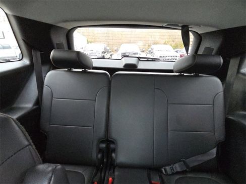 Used 2021 Chevrolet Traverse RS image 32