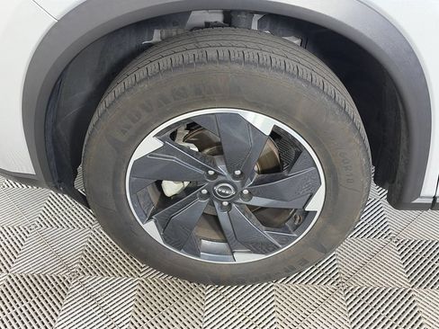 Used 2024 Nissan Rogue SV AWD/4WD image 8