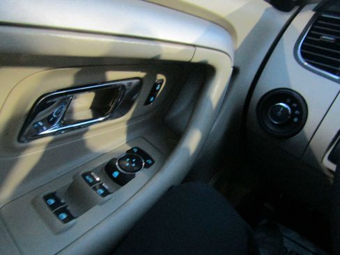 Used 2018 Ford Taurus SEL w/ Equipment Group 201A image 18