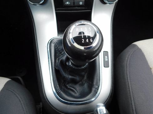 Used 2014 Chevrolet Cruze LS image 14