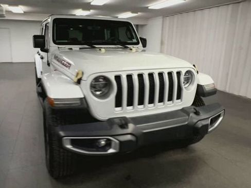 Used 2018 Jeep Wrangler Unlimited Sahara image 3