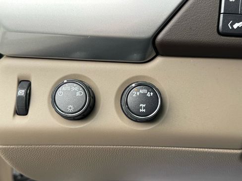 Used 2017 Chevrolet Tahoe LS w/ Enhanced Driver Alert Package image 19