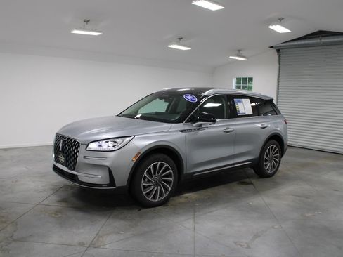 Used 2023 Lincoln Corsair Reserve w/ Equipment Group 201A AWD/4WD image 4
