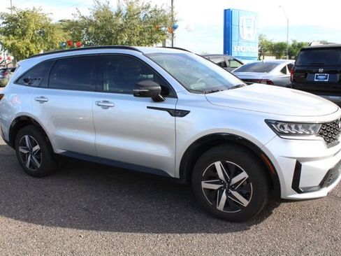 Used 2022 Kia Sorento S image 6