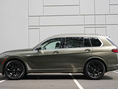 Used 2025 BMW X7 xDrive40i AWD/4WD image 9
