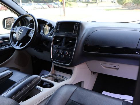 Used 2018 Dodge Grand Caravan SXT FWD image 34