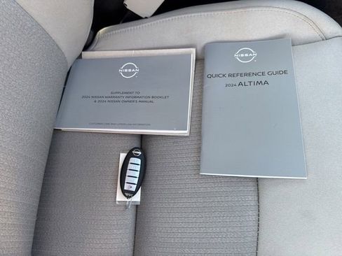 Used 2024 Nissan Altima 2.5 SV image 16