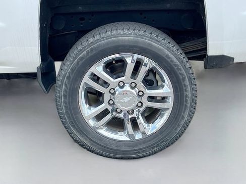 Used 2018 Chevrolet Silverado 2500 High Country w/ Duramax Plus Package AWD/4WD image 15