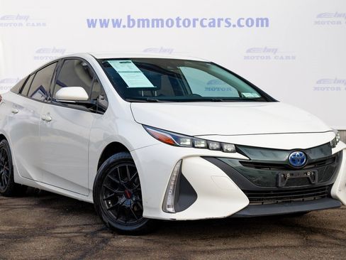 Used 2017 Toyota Prius Prime Premium image 1