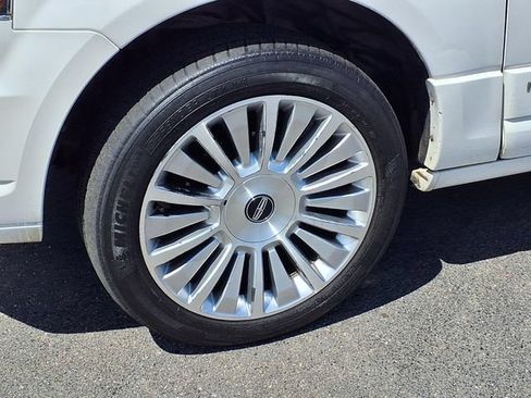 Used 2016 Lincoln Navigator L Select AWD/4WD image 33