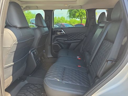Used 2023 Mitsubishi Outlander SEL AWD/4WD image 11