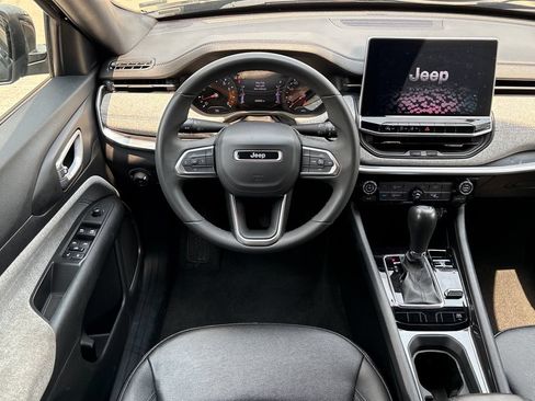 Used 2024 Jeep Compass Latitude AWD/4WD image 27