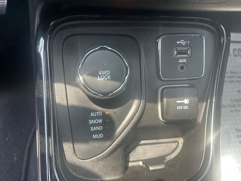 Used 2020 Jeep Compass Limited AWD/4WD image 16
