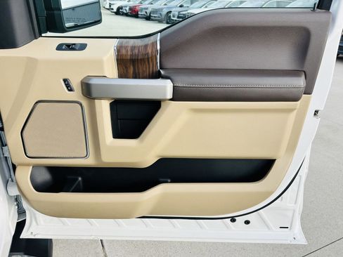 Used 2020 Ford F150 Lariat w/ Trailer Tow Package image 31