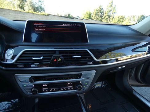 Used 2020 BMW 750i xDrive w/ Executive Package image 65