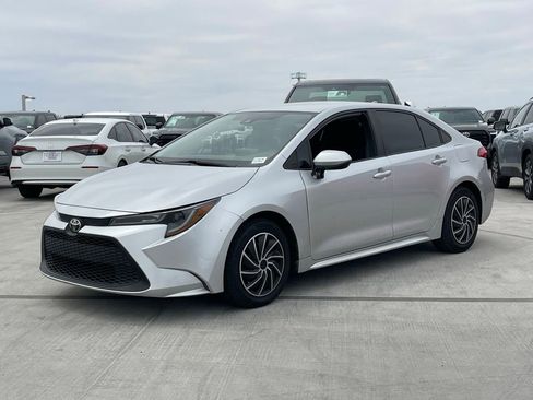 Used 2022 Toyota Corolla LE image 4