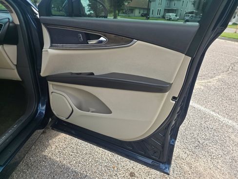 Used 2017 Lincoln MKX Reserve w/ Lincoln MKX Climate Package FWD image 22