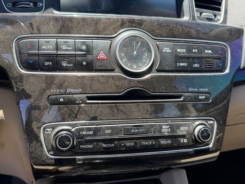 Used 2014 Kia Cadenza Premium w/ Luxury Package FWD image 9
