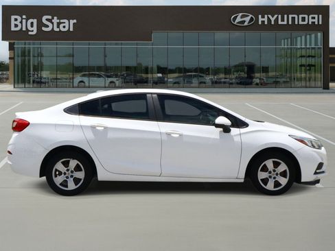 Used 2018 Chevrolet Cruze LS FWD image 5