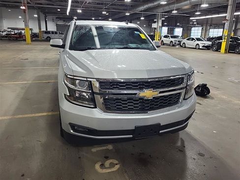 Used 2015 Chevrolet Tahoe LT w/ Luxury Package AWD/4WD image 2