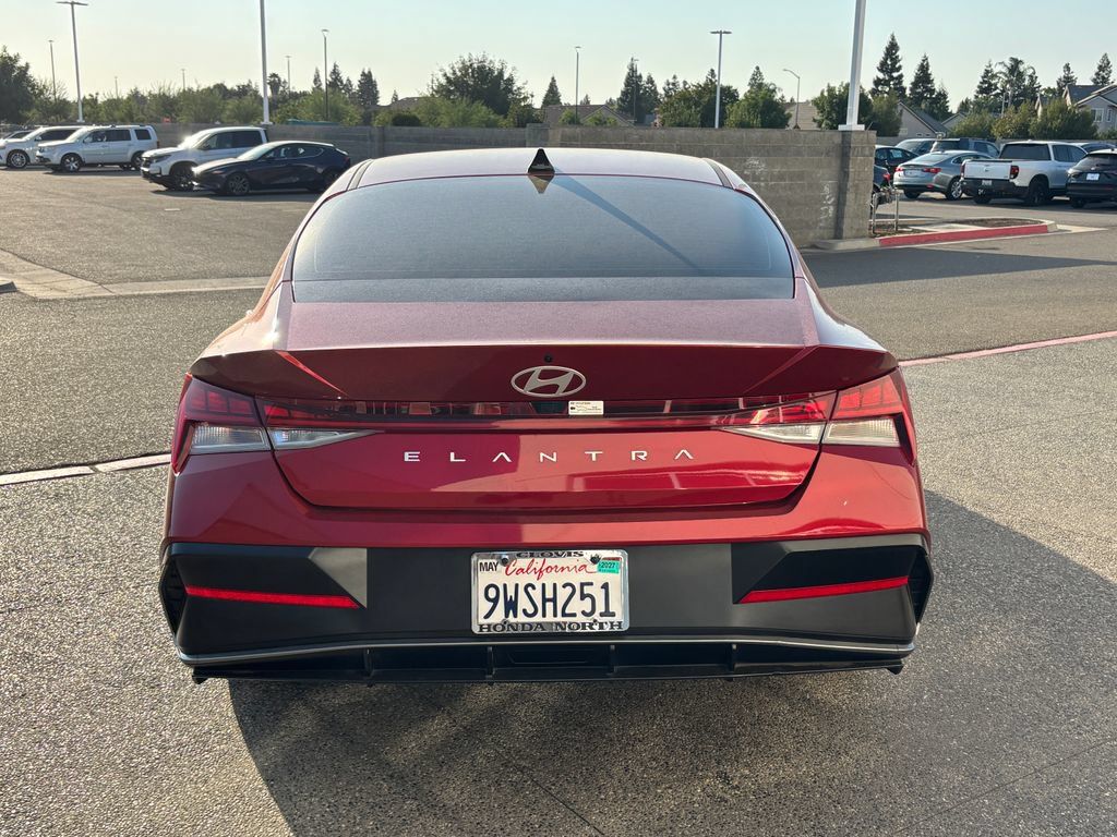 Used 2025 Hyundai Elantra SEL FWD image 6