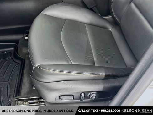 Used 2018 Chevrolet Equinox Premier FWD image 18
