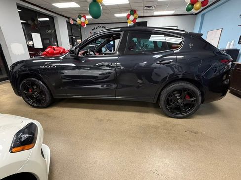Used 2022 Maserati Levante GT AWD/4WD image 9