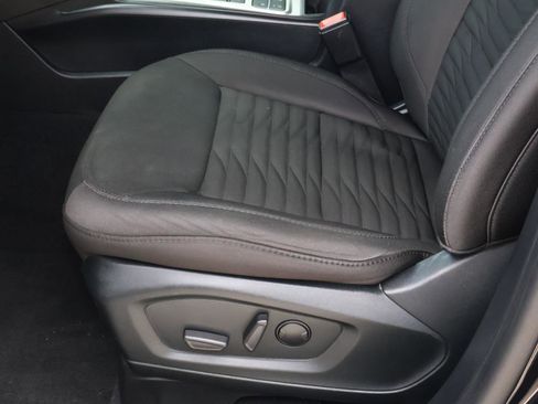 Used 2021 Ford Explorer XLT image 13