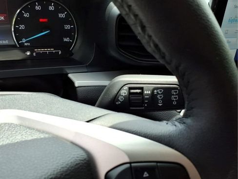 Used 2024 Ford Explorer XLT AWD/4WD image 23