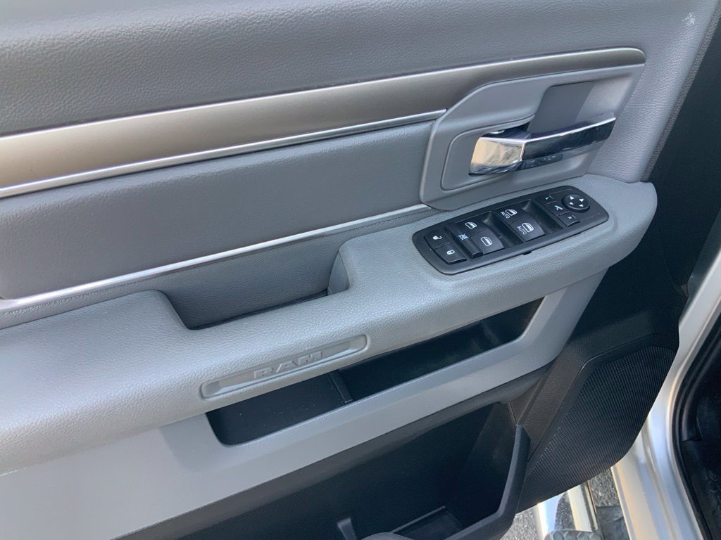 Used 2018 RAM 2500 SLT w/ Luxury Group AWD/4WD image 15