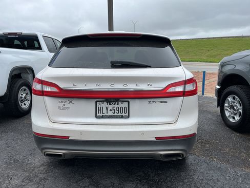 Used 2016 Lincoln MKX Reserve w/ Technology Package FWD image 3