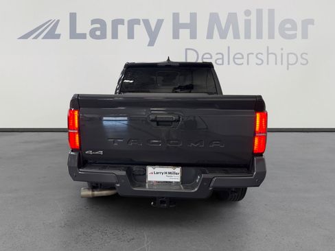 Certified 2025 Toyota Tacoma SR5 AWD/4WD image 4