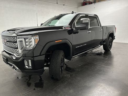 Used 2022 GMC Sierra 3500 Denali w/ Denali Black Diamond Edition image 5