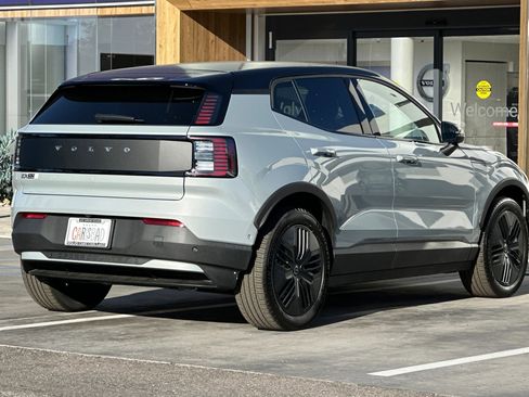 New 2026 Volvo EX30 Cross Country Ultra image 5