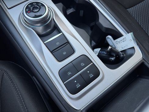 Used 2024 Ford Explorer XLT image 21
