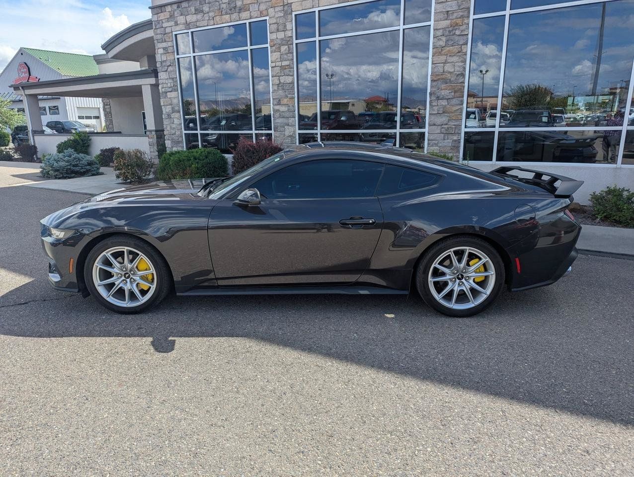 Used 2024 Ford Mustang Coupe RWD image 2