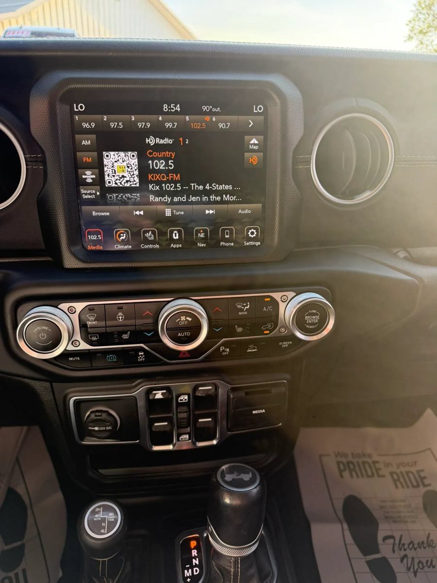 Used 2021 Jeep Wrangler Unlimited Sahara w/ Cold Weather Group AWD/4WD image 9