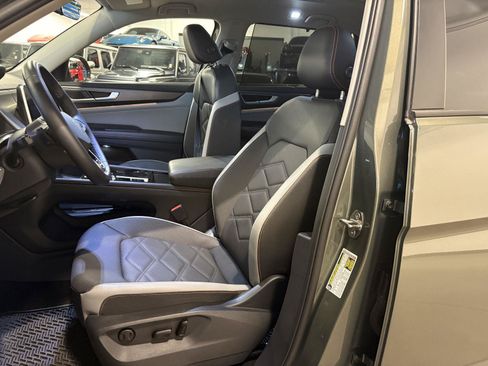 Used 2025 Volkswagen Atlas Peak Edition SE AWD/4WD image 10