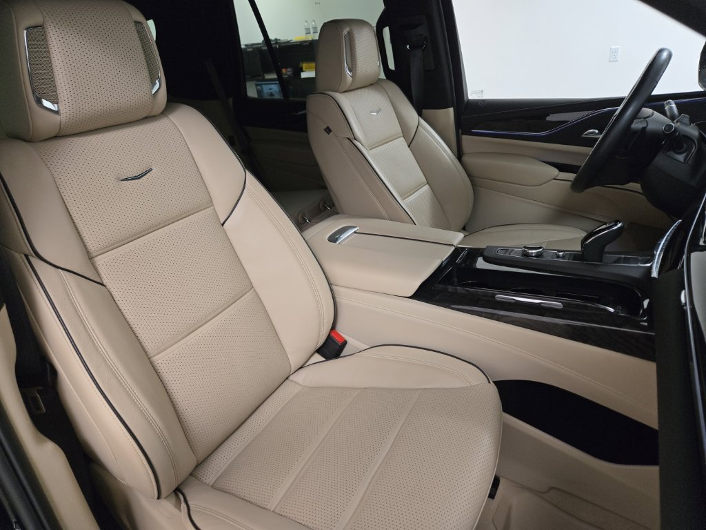 Used 2024 Cadillac Escalade Premium Luxury w/ LPO, Floor Liner Package AWD/4WD image 25